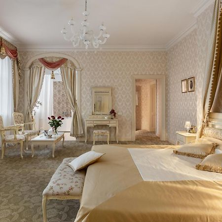 Готель Malpils Manor Екстер'єр фото