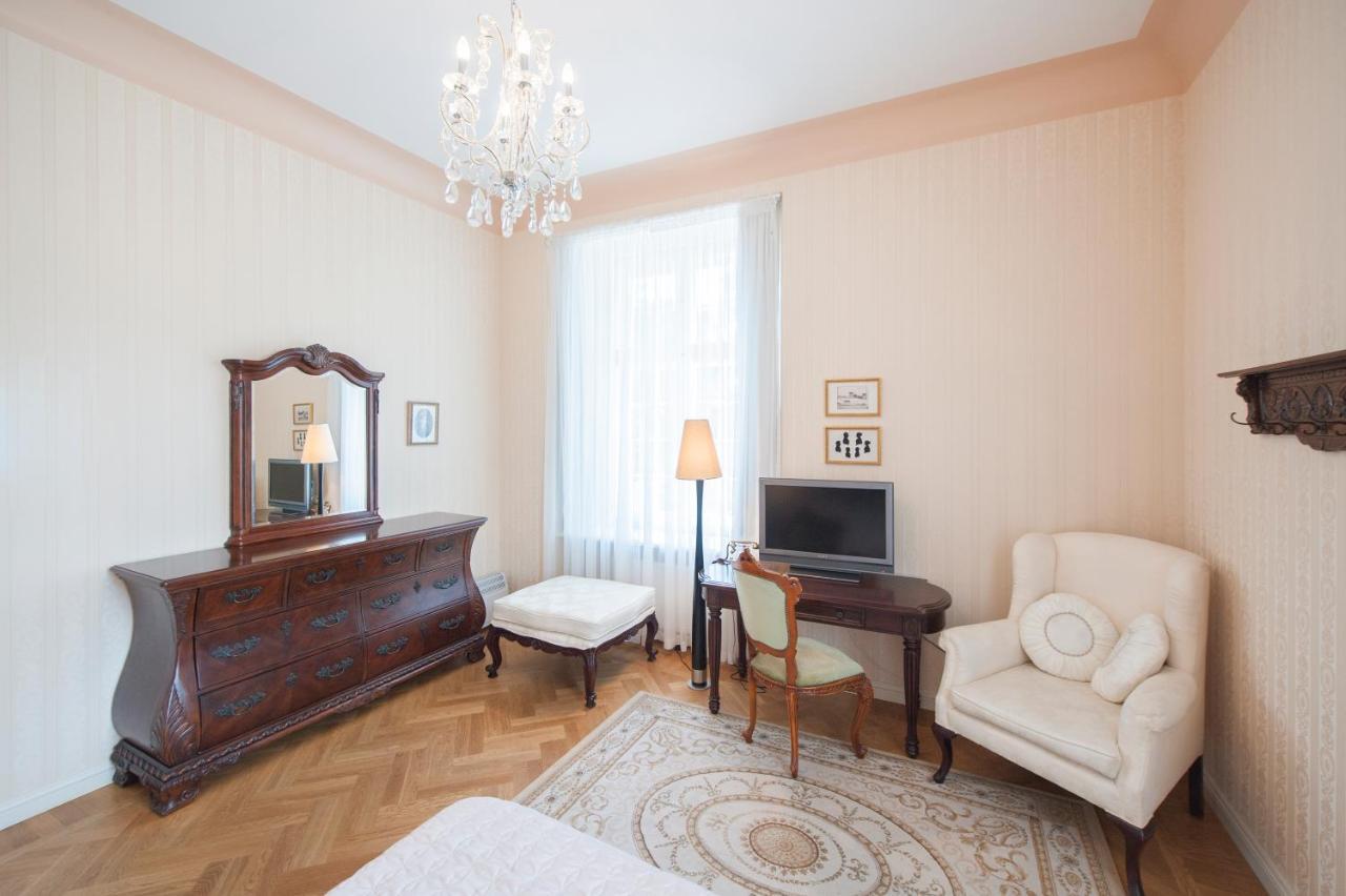 Готель Malpils Manor Екстер'єр фото